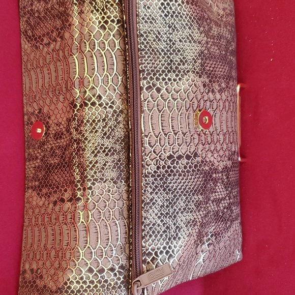 Handbags - Picture 5 of 6